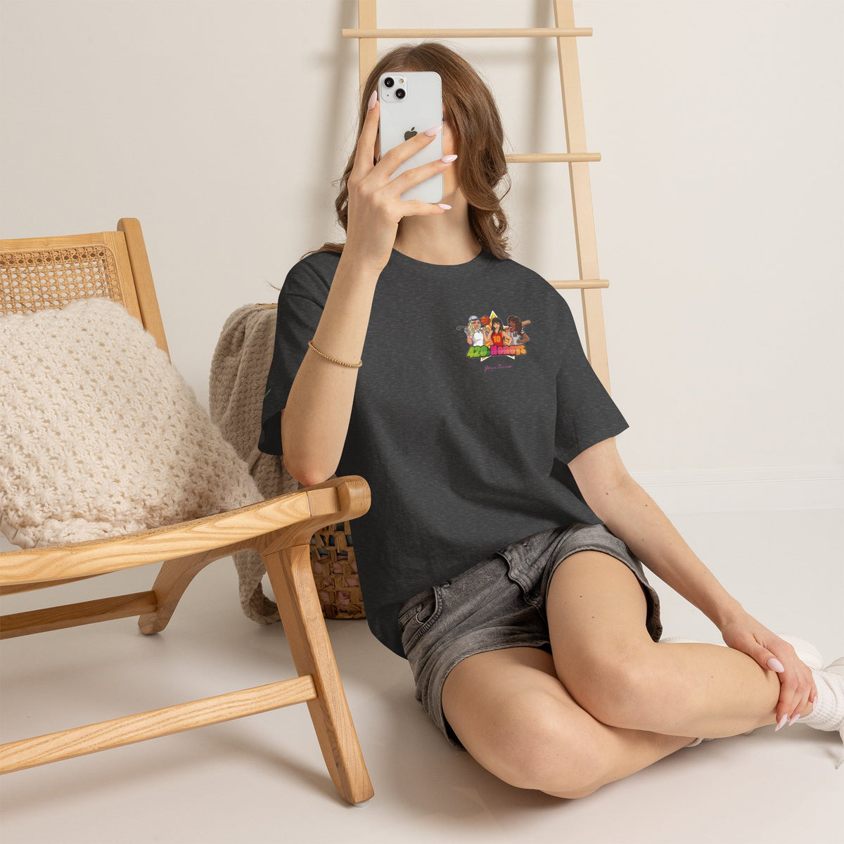 420 Honeys 'Basics' T-Shirt – USWC Logo Tee